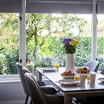 Bellman - Pet Friendly With Parking - Free Off-site Health Club Access With Pool, Sauna, Steam & Gym Short 10 Minute Drive Away *