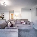 Bellman - Pet Friendly With Parking - Free Off-site Health Club Access With Pool, Sauna, Steam & Gym Short 10 Minute Drive Away Apartment *