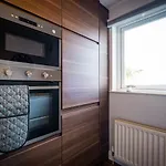 Bellman - Pet Friendly With Parking - Free Off-site Health Club Access With Pool, Sauna, Steam & Gym Short 10 Minute Drive Away