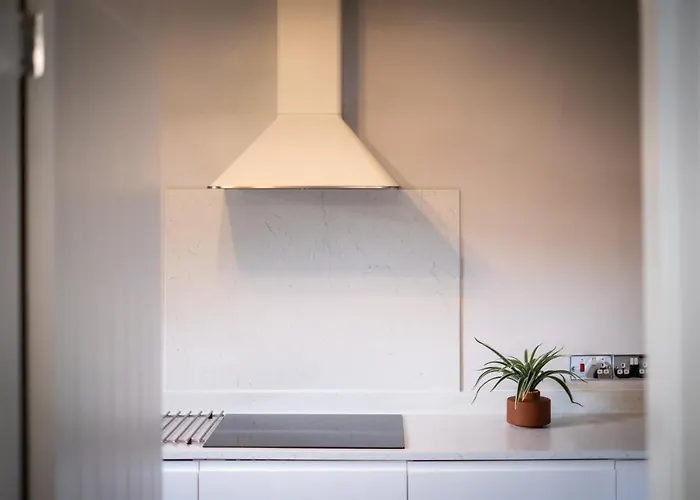 Bellman - Pet Friendly With Parking - Free Off-site Health Club Access With Pool, Sauna, Steam & Gym Short 10 Minute Drive Away