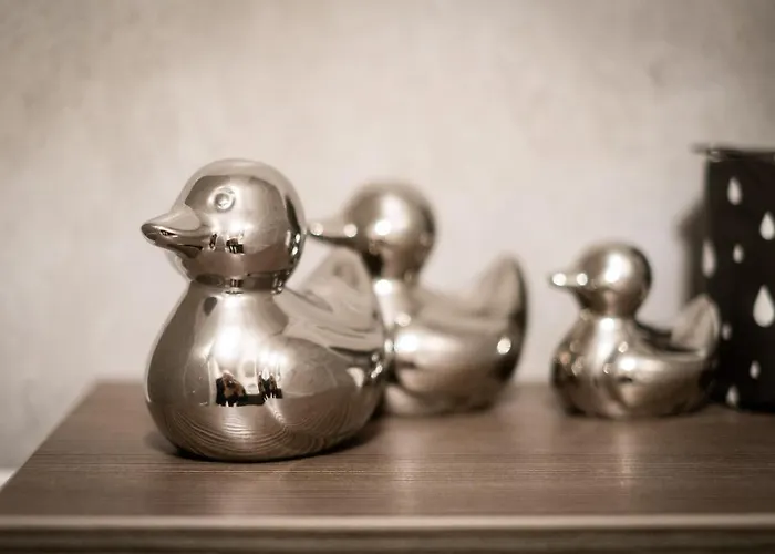 Bellman - Pet Friendly With Parking - Free Off-site Health Club Access With Pool, Sauna, Steam & Gym Short 10 Minute Drive Away *