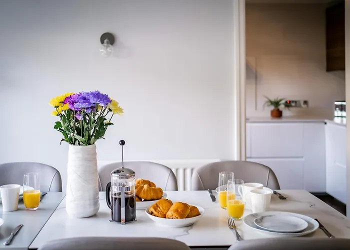 Bellman - Pet Friendly With Parking - Free Off-site Health Club Access With Pool, Sauna, Steam & Gym Short 10 Minute Drive Away Appartement