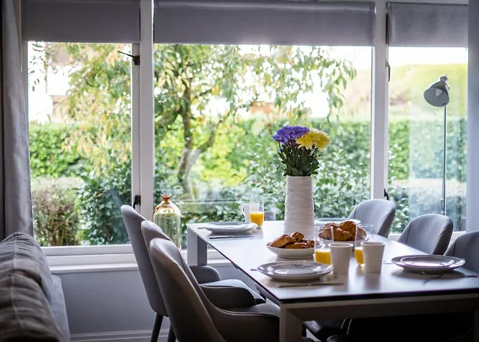 Bellman - Pet Friendly With Parking - Free Off-site Health Club Access With Pool, Sauna, Steam & Gym Short 10 Minute Drive Away *