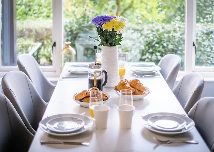 Bellman - Pet Friendly With Parking - Free Off-site Health Club Access With Pool, Sauna, Steam & Gym Short 10 Minute Drive Away *