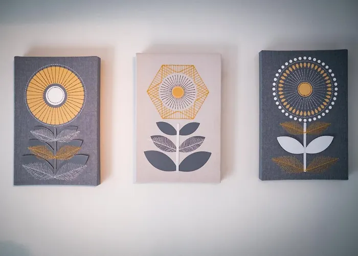 Bellman - Pet Friendly With Parking - Free Off-site Health Club Access With Pool, Sauna, Steam & Gym Short 10 Minute Drive Away *