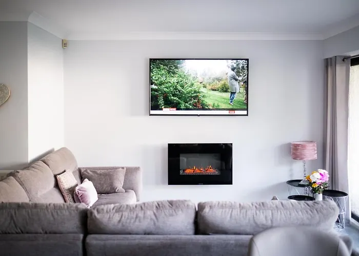 Bellman - Pet Friendly With Parking - Free Off-site Health Club Access With Pool, Sauna, Steam & Gym Short 10 Minute Drive Away