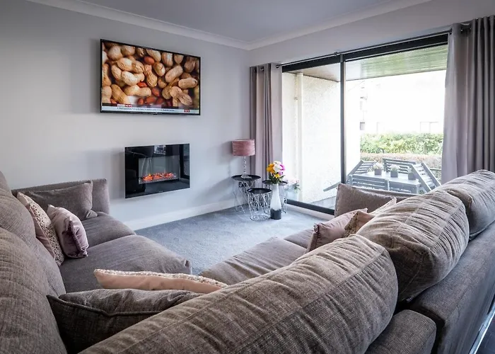 Bellman - Pet Friendly With Parking - Free Off-site Health Club Access With Pool, Sauna, Steam & Gym Short 10 Minute Drive Away *