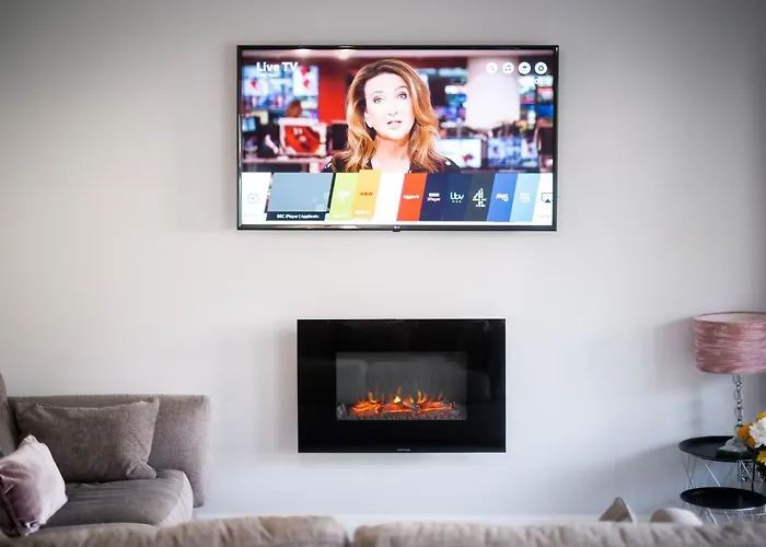 Bellman - Pet Friendly With Parking - Free Off-site Health Club Access With Pool, Sauna, Steam & Gym Short 10 Minute Drive Away *