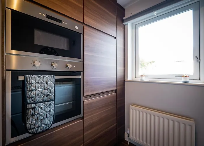 Bellman - Pet Friendly With Parking - Free Off-site Health Club Access With Pool, Sauna, Steam & Gym Short 10 Minute Drive Away