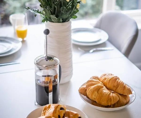 Bellman - Pet Friendly With Parking - Free Off-site Health Club Access With Pool, Sauna, Steam & Gym Short 10 Minute Drive Away