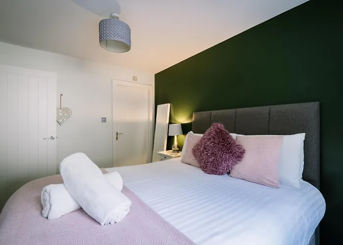 Bellman - Pet Friendly With Parking - Free Off-site Health Club Access With Pool, Sauna, Steam & Gym Short 10 Minute Drive Away *