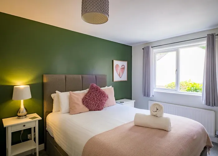 Bellman - Pet Friendly With Parking - Free Off-site Health Club Access With Pool, Sauna, Steam & Gym Short 10 Minute Drive Away