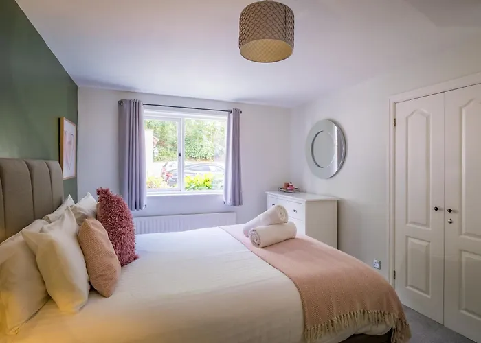 Bellman - Pet Friendly With Parking - Free Off-site Health Club Access With Pool, Sauna, Steam & Gym Short 10 Minute Drive Away *