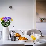 Bellman - Pet Friendly With Parking - Free Off-site Health Club Access With Pool, Sauna, Steam & Gym Short 10 Minute Drive Away Apartmán