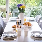 Bellman - Pet Friendly With Parking - Free Off-site Health Club Access With Pool, Sauna, Steam & Gym Short 10 Minute Drive Away *