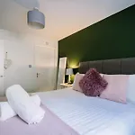 Bellman - Pet Friendly With Parking - Free Off-site Health Club Access With Pool, Sauna, Steam & Gym Short 10 Minute Drive Away *