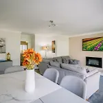 Bellman - Pet Friendly With Parking - Free Off-site Health Club Access With Pool, Sauna, Steam & Gym Short 10 Minute Drive Away *