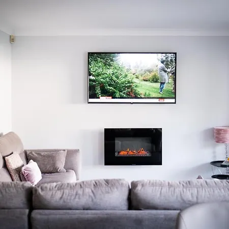 Bellman - Pet Friendly With Parking - Free Off-site Health Club Access With Pool, Sauna, Steam & Gym Short 10 Minute Drive Away