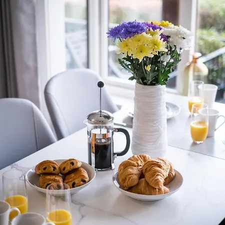 Bellman - Pet Friendly With Parking - Free Off-site Health Club Access With Pool, Sauna, Steam & Gym Short 10 Minute Drive Away