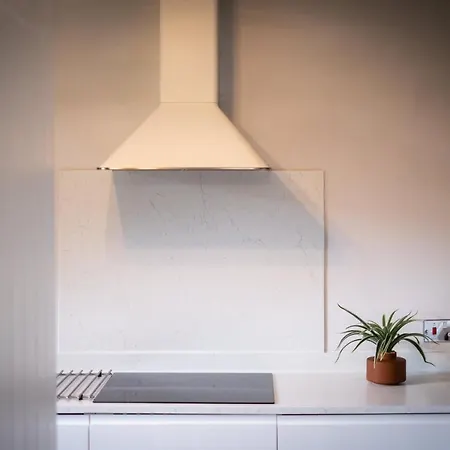 Bellman - Pet Friendly With Parking - Free Off-site Health Club Access With Pool, Sauna, Steam & Gym Short 10 Minute Drive Away