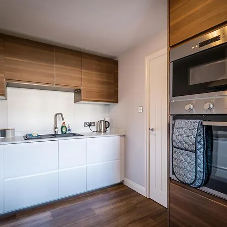 Bellman - Pet Friendly With Parking - Free Off-site Health Club Access With Pool, Sauna, Steam & Gym Short 10 Minute Drive Away *