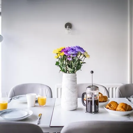 Bellman - Pet Friendly With Parking - Free Off-site Health Club Access With Pool, Sauna, Steam & Gym Short 10 Minute Drive Away